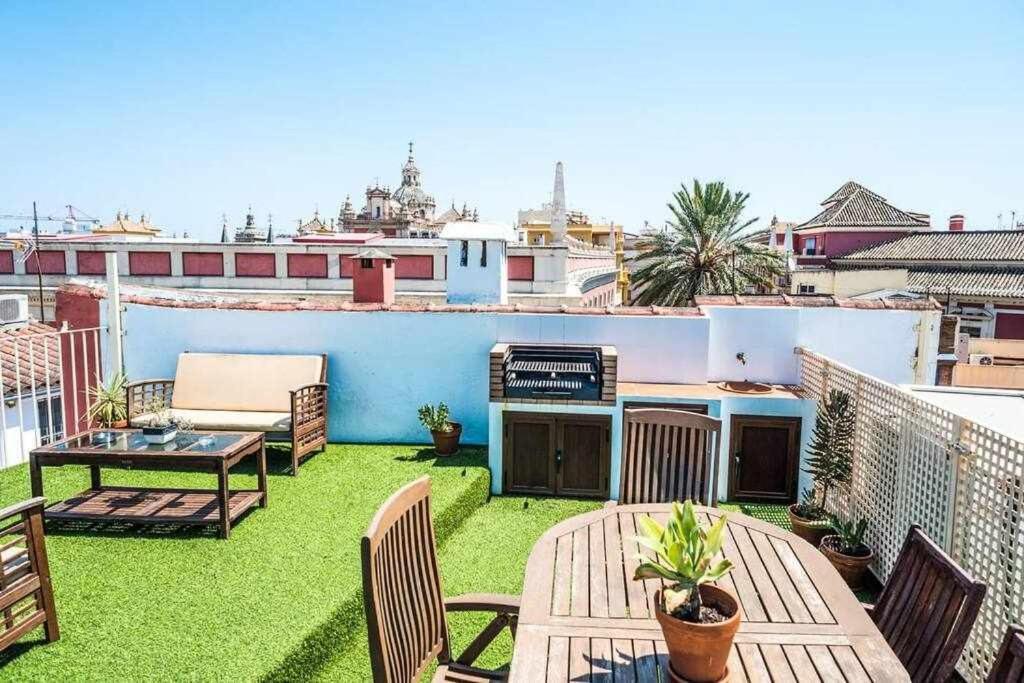 Atico Con Piscina Junto Catedral De Sevilla Exterior photo
