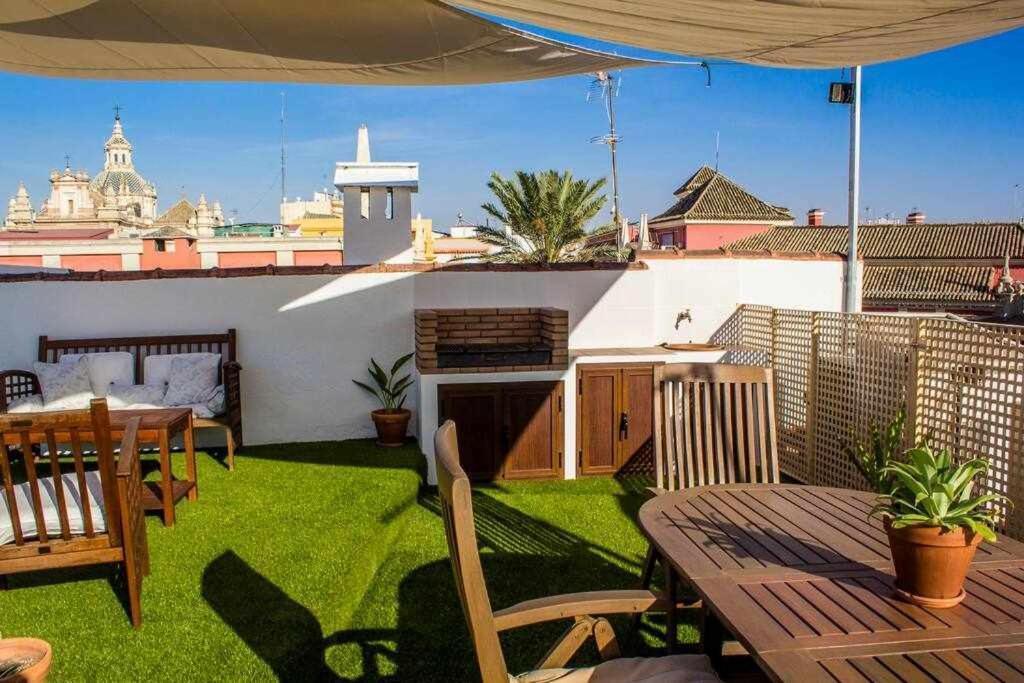 Atico Con Piscina Junto Catedral De Sevilla Exterior photo